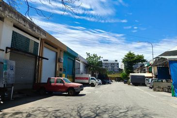 Double Storey Factory Warehouse LRT Bukit OUG Industrial Business Park Bukit Jalil Kuala Lumpur For Rent