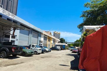 Double Storey Factory Warehouse LRT Bukit OUG Industrial Business Park Bukit Jalil Kuala Lumpur For Rent