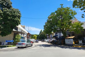 Double Storey Factory Warehouse LRT Bukit OUG Industrial Business Park Bukit Jalil Kuala Lumpur For Rent