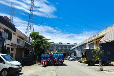 Double Storey Factory Warehouse LRT Bukit OUG Industrial Business Park Bukit Jalil Kuala Lumpur For Rent