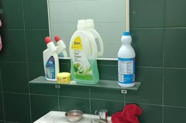 Leisure Commerce Square