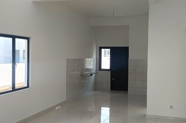 Freehold Double Storey Terrace House Endlot Queensbury Mahkota Hills Bandar Tasik Senangin Lenggeng For Sale