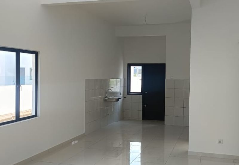 Freehold Double Storey Terrace House Endlot Queensbury Mahkota Hills Bandar Tasik Senangin Lenggeng For Sale