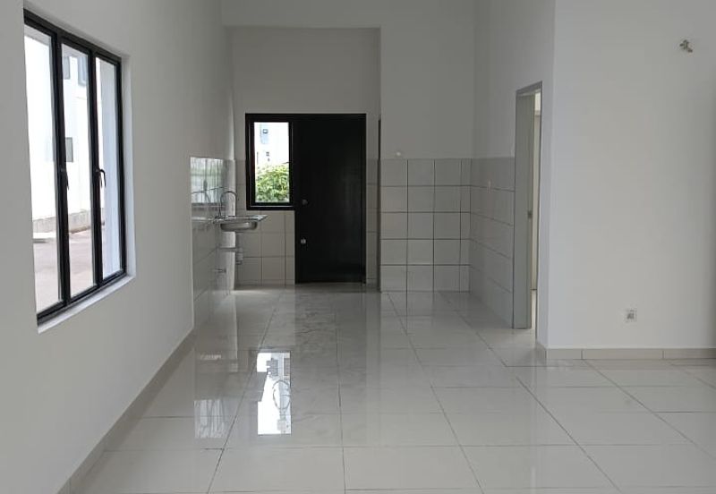 Freehold Double Storey Terrace House Endlot Queensbury Mahkota Hills Bandar Tasik Senangin Lenggeng For Sale