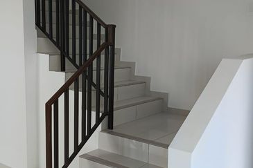 Freehold Double Storey Terrace House Endlot Queensbury Mahkota Hills Bandar Tasik Senangin Lenggeng For Sale