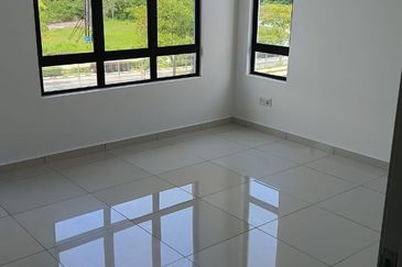 Freehold Double Storey Terrace House Endlot Queensbury Mahkota Hills Bandar Tasik Senangin Lenggeng For Sale