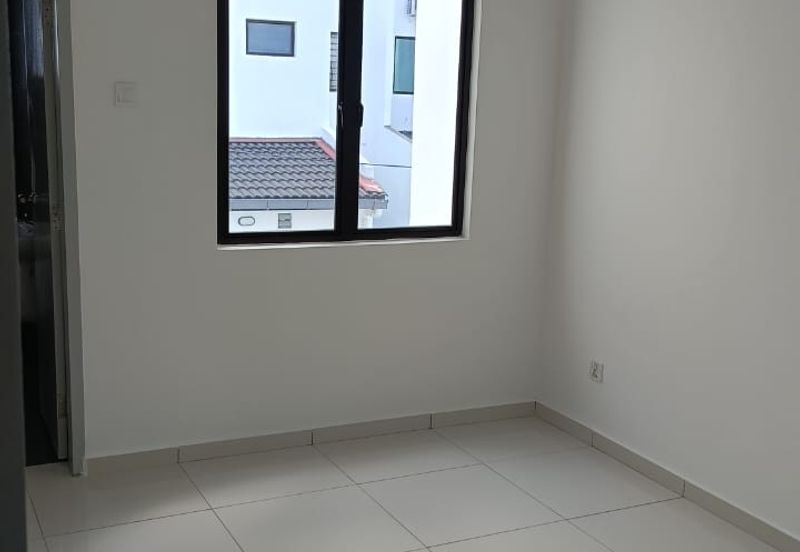 Freehold Double Storey Terrace House Endlot Queensbury Mahkota Hills Bandar Tasik Senangin Lenggeng For Sale