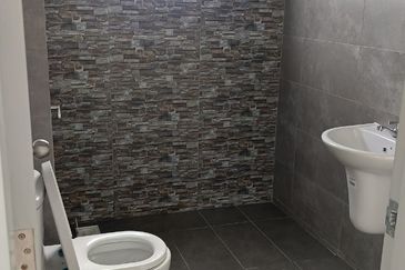 Freehold Double Storey Terrace House Endlot Queensbury Mahkota Hills Bandar Tasik Senangin Lenggeng For Sale