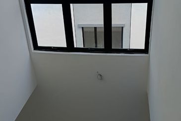 Freehold Double Storey Terrace House Endlot Queensbury Mahkota Hills Bandar Tasik Senangin Lenggeng For Sale