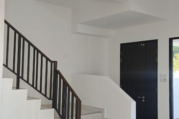 Freehold Double Storey Terrace House Endlot Queensbury Mahkota Hills Bandar Tasik Senangin Lenggeng For Sale