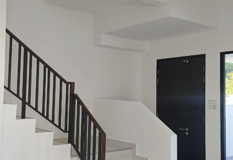 Freehold Double Storey Terrace House Endlot Queensbury Mahkota Hills Bandar Tasik Senangin Lenggeng For Sale