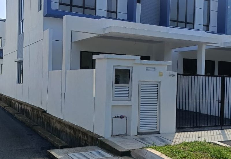 Freehold Double Storey Terrace House Endlot Queensbury Mahkota Hills Bandar Tasik Senangin Lenggeng For Sale