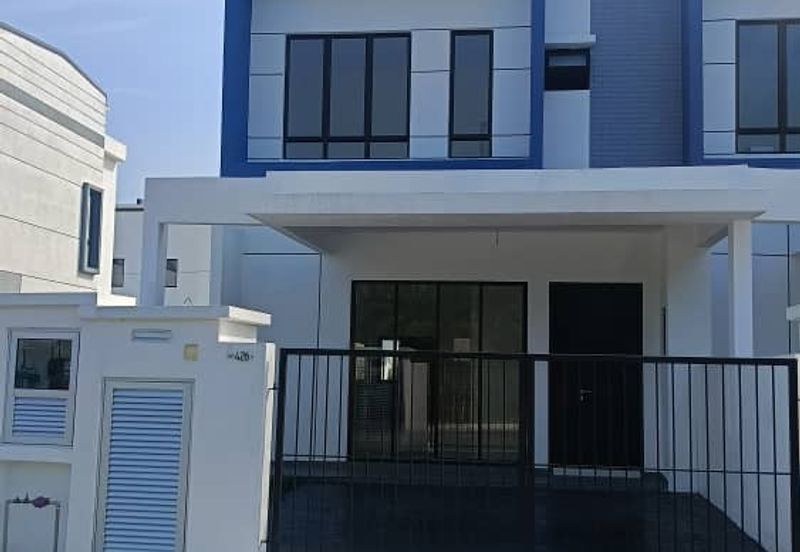 Freehold Double Storey Terrace House Endlot Queensbury Mahkota Hills Bandar Tasik Senangin Lenggeng For Sale