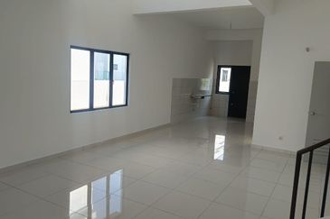 Freehold Double Storey Terrace House Endlot Queensbury Mahkota Hills Bandar Tasik Senangin Lenggeng For Sale