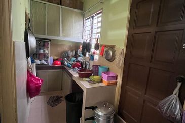 Freehold Renovated Double Storey Terrace House Taman Puncak Saujana Kajang For Sale