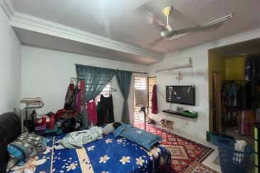 Freehold Renovated Double Storey Terrace House Taman Puncak Saujana Kajang For Sale