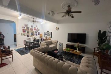 Freehold Renovated Double Storey Terrace House Taman Puncak Saujana Kajang For Sale