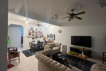 Freehold Renovated Double Storey Terrace House Taman Puncak Saujana Kajang For Sale