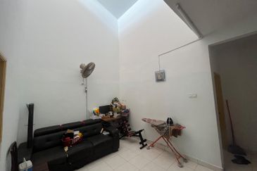 Freehold Renovated Double Storey Terrace House Taman Puncak Saujana Kajang For Sale