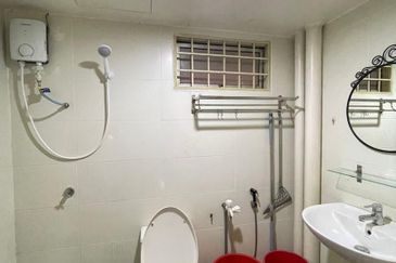 Freehold Renovated 3 Rooms Condo MRT Sri Intan 2 Jalan Ipoh Kuala Lumpur For Sale