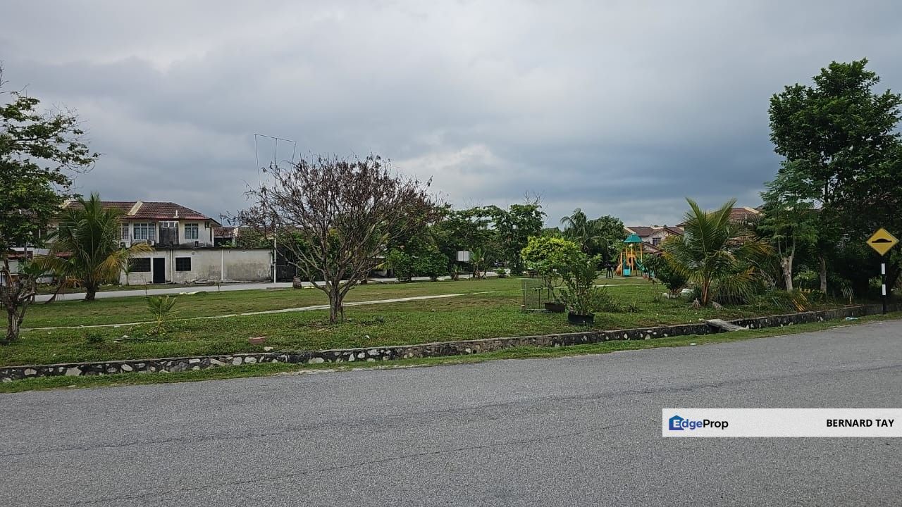 Fully Renovated Endlot Double Storey Terrace House Taman Putra Perdana Puchong For Sale, Selangor, Puchong