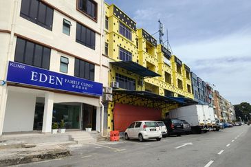 Freehold 4 Storey Shop Lot Bandar Puchong Utama For Sale