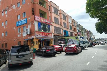 Freehold 4 Storey Shop Lot Bandar Puchong Utama For Sale