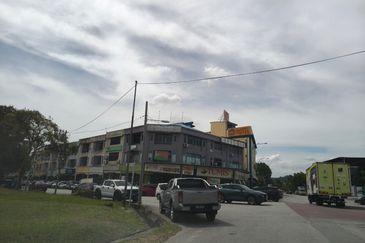 Freehold 4 Storey Shop Lot Bandar Puchong Utama For Sale