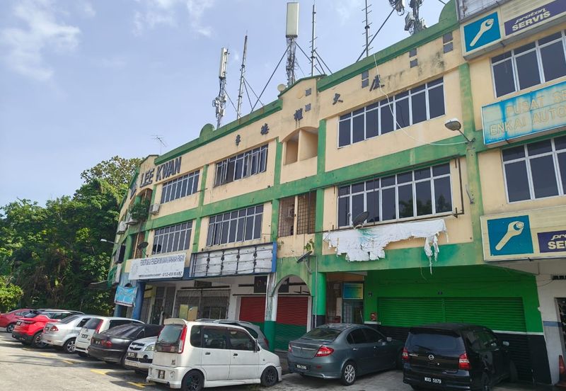 Freehold 3 Storey Shop Lot Kawasan Perniagaan Nilam Jalan Semenyih Kajang For Sale