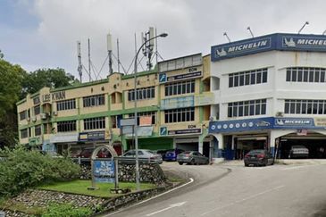 Freehold 3 Storey Shop Lot Kawasan Perniagaan Nilam Jalan Semenyih Kajang For Sale