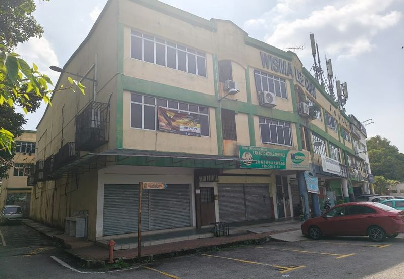 Freehold 3 Storey Shop Lot Kawasan Perniagaan Nilam Jalan Semenyih Kajang For Sale