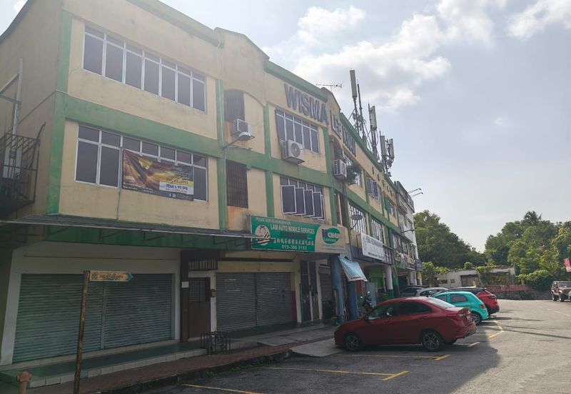 Freehold 3 Storey Shop Lot Kawasan Perniagaan Nilam Jalan Semenyih Kajang For Sale