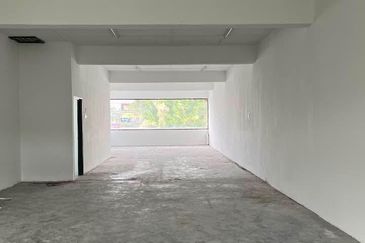 Freehold Double Storey Shop Lot Taman Baiduri Banting For Sale
