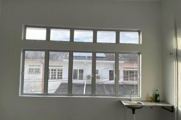 Freehold Double Storey Shop Lot Taman Baiduri Banting For Sale