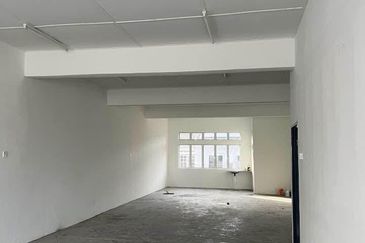 Freehold Double Storey Shop Lot Taman Baiduri Banting For Sale