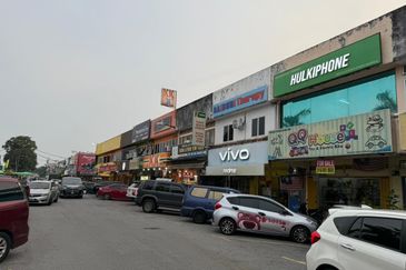 Freehold Double Storey Shop Lot Taman Baiduri Banting For Sale