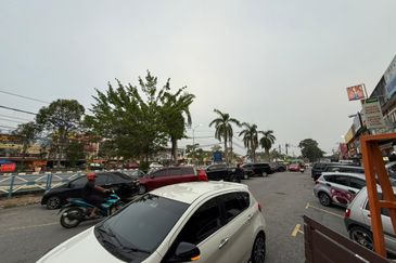 Freehold Double Storey Shop Lot Taman Baiduri Banting For Sale