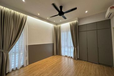 Freehold Corner Lot Double Storey Terrace House Garland Residence Rawang For Sale