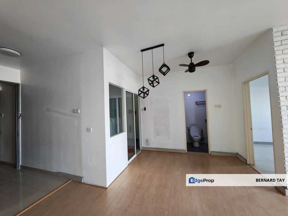 Renovated Partially Furnished 3 Rooms Condo Koi Prima Taman Mas Puchong For Sale, Selangor, Puchong
