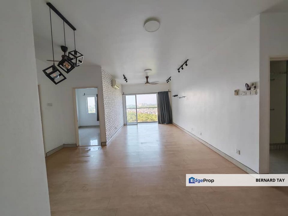 Renovated Partially Furnished 3 Rooms Condo Koi Prima Taman Mas Puchong For Sale, Selangor, Puchong