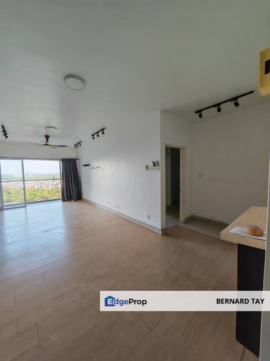 Renovated Partially Furnished 3 Rooms Condo Koi Prima Taman Mas Puchong For Sale, Selangor, Puchong