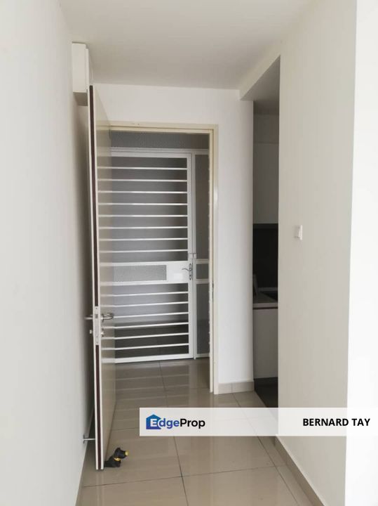 Partly Furnished Apartment 2 Rooms Condo MRT 3 Elements Seri Kembangan Puchong South For Sale, Selangor, Seri Kembangan