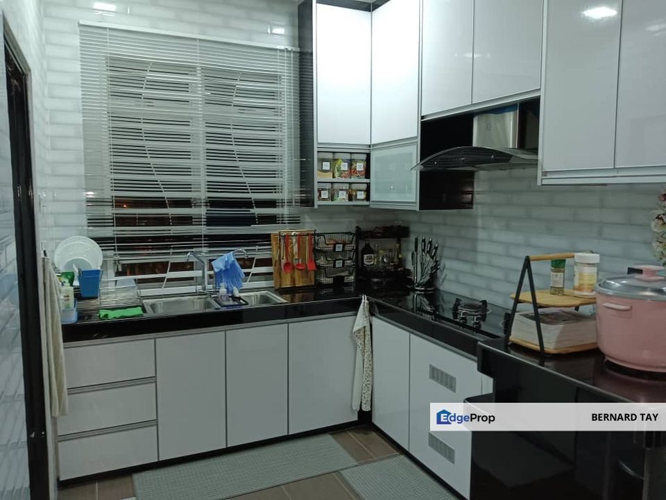 Freehold Renovated Double Storey Endlot House Taman Semenyih Mewah Fasa 2 Semenyih Bangi For Sale, Selangor, Semenyih