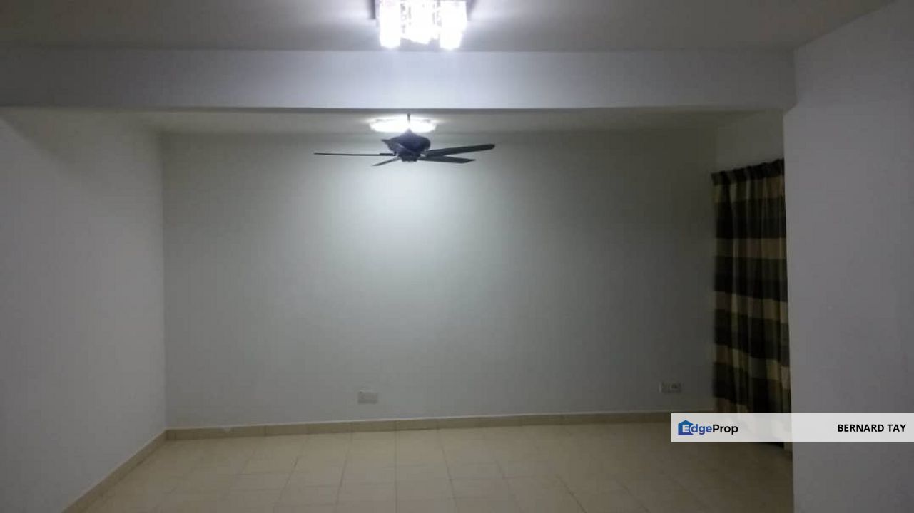 Freehold Apartment 4 Rooms Condo Villa Park Taman Bukit Serdang Seri Kembangan For Sale, Selangor, Seri Kembangan