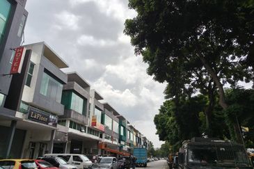 Elite 33 Signature Business Park