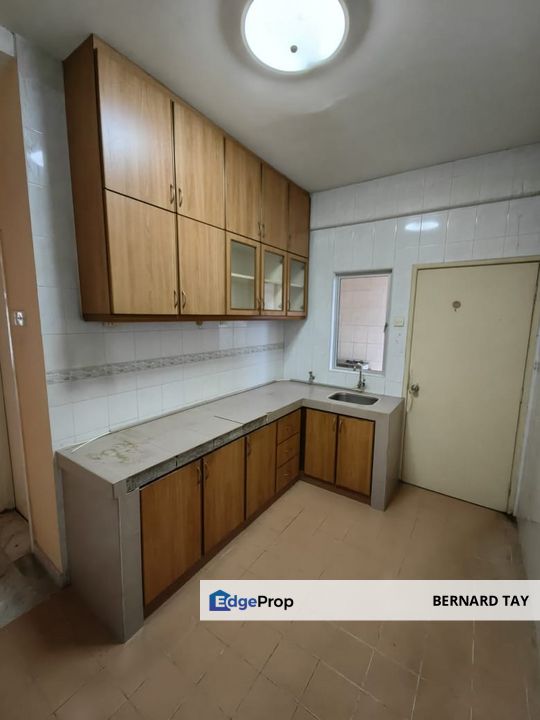 Partially Furnished Apartment 3 Rooms LRT Pandan Puteri Condominium Pandan Indah Ampang Jaya For Sale, Selangor, Pandan Indah