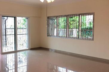 Freehold Double Storey 2.5 Storey Semi D Bandar Puteri 9 Puchong For Sale