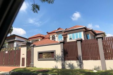 Freehold Double Storey 2.5 Storey Semi D Bandar Puteri 9 Puchong For Sale