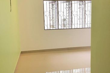 Freehold Double Storey 2.5 Storey Semi D Bandar Puteri 9 Puchong For Sale