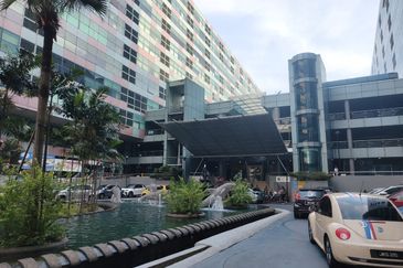 Leisure Commerce Square